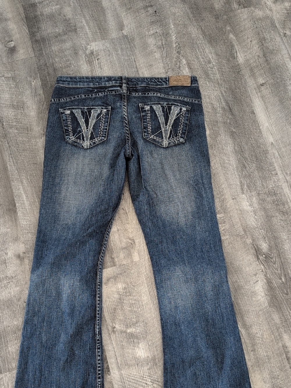 Premiere Women’s Flared Dark Blue Jeans with Embroidered Back Pockets Size 9/10